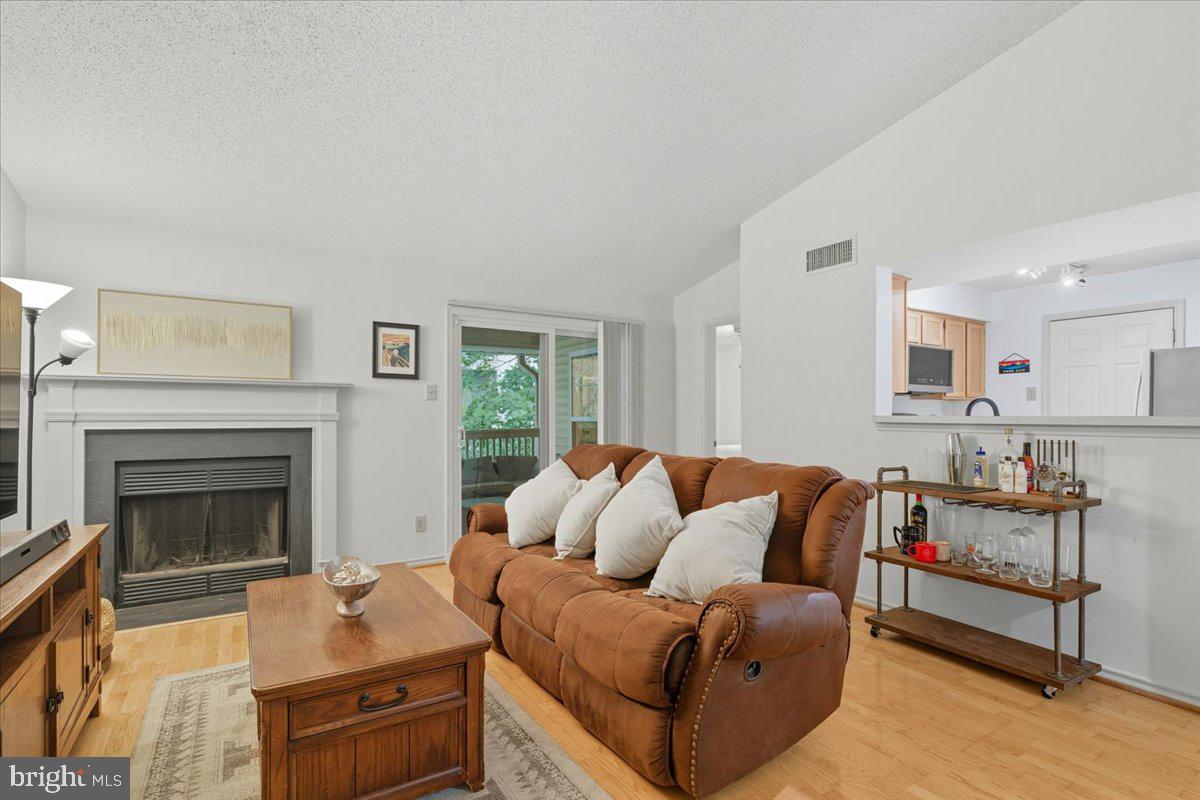 1517 LINCOLN WAY 304A