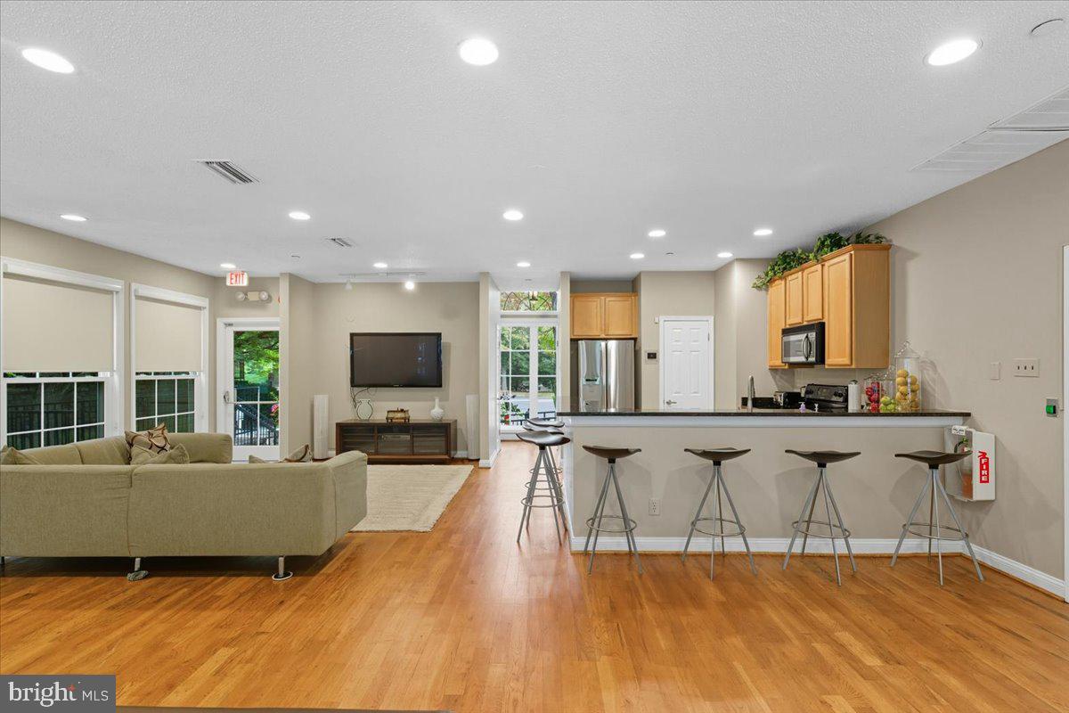 FOUNTAINS AT MCLEAN - Residential