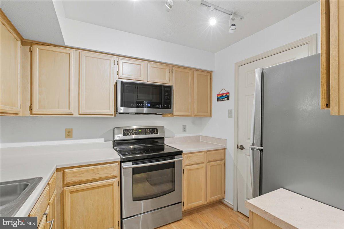 FOUNTAINS AT MCLEAN - Residential