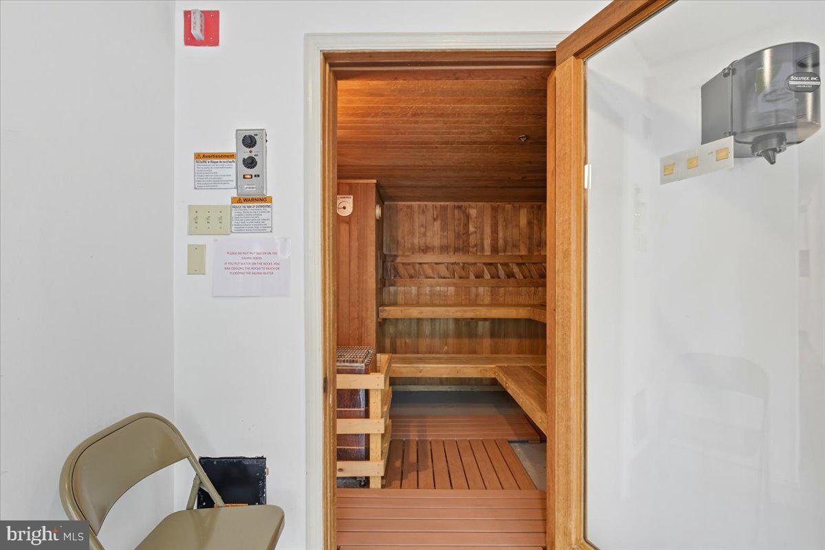 FOUNTAINS AT MCLEAN - Residential