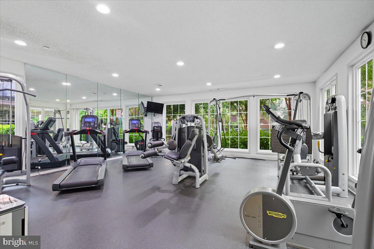 FOUNTAINS AT MCLEAN - Residential