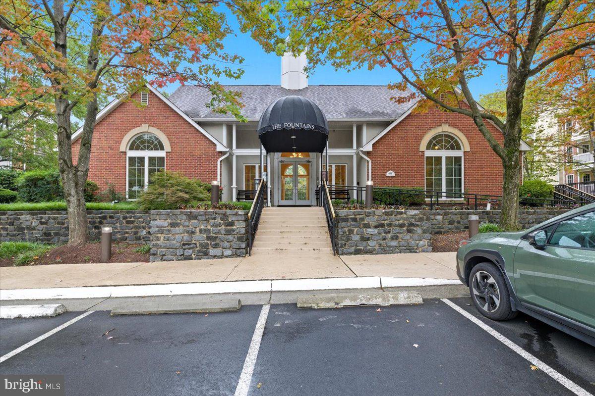 FOUNTAINS AT MCLEAN - Residential