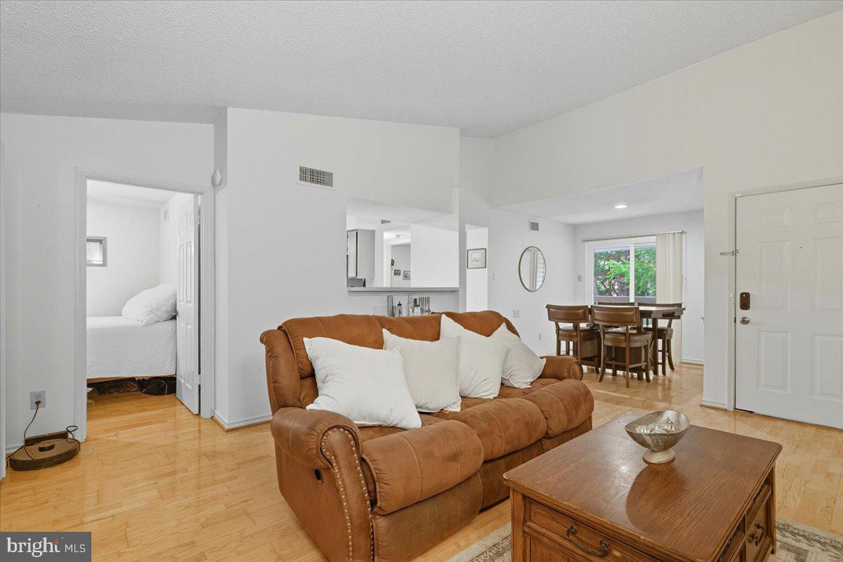 FOUNTAINS AT MCLEAN - Residential