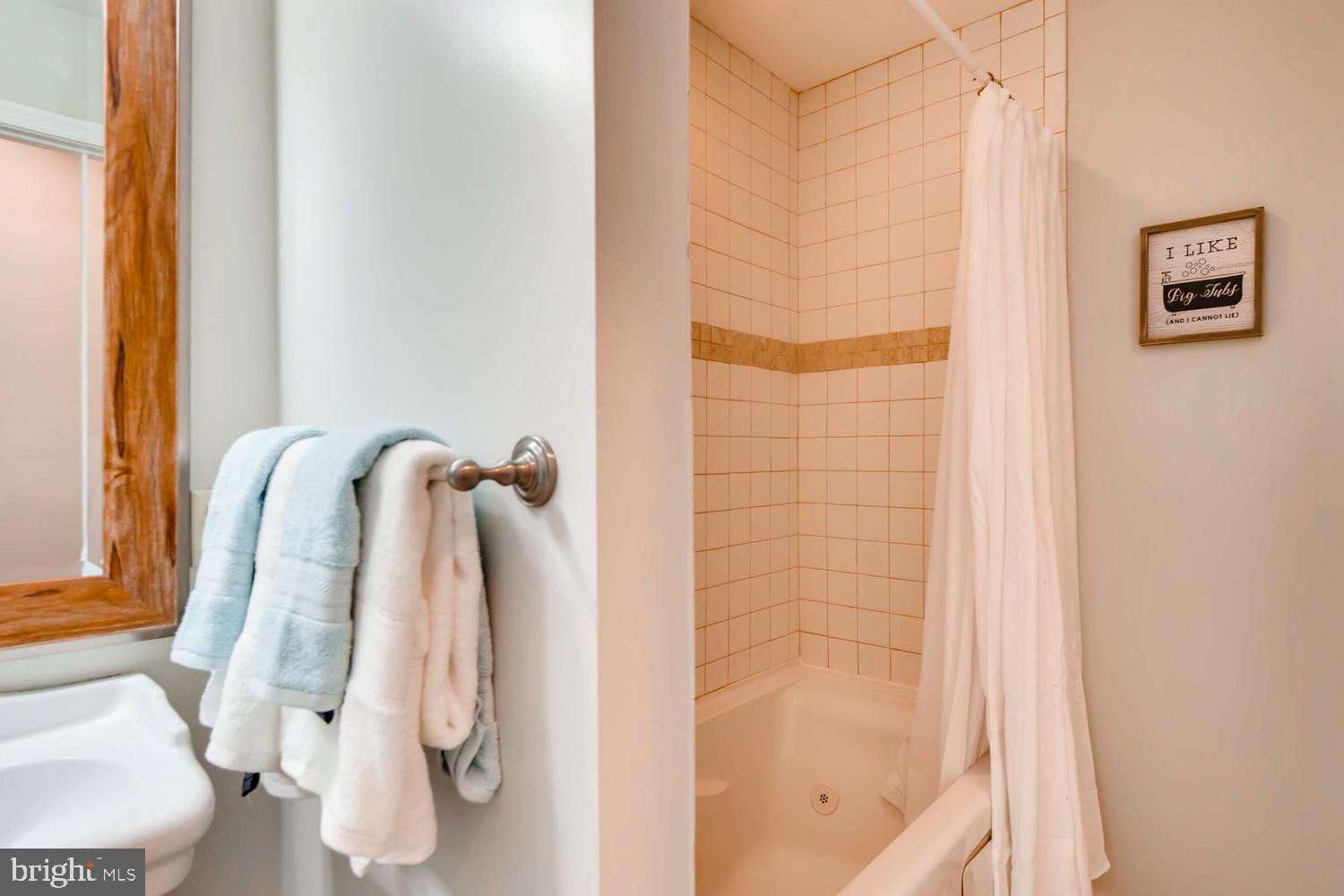 WASHINGTON VILLAGE - Residential