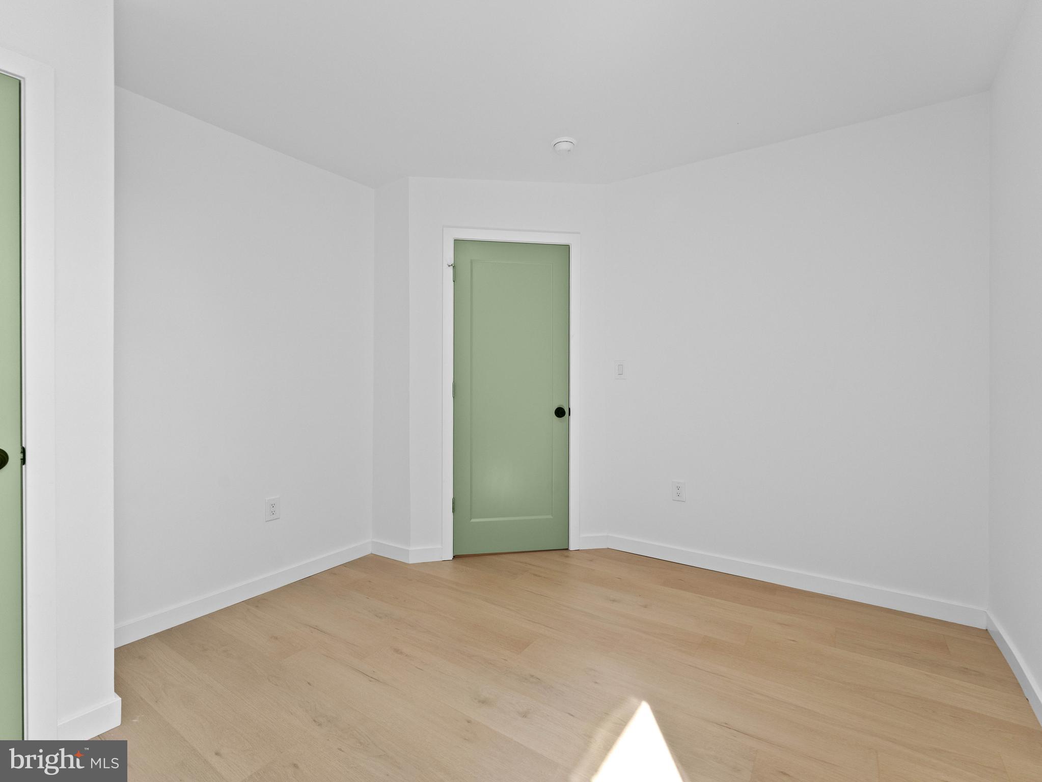 ELMWOOD PARK - Residential