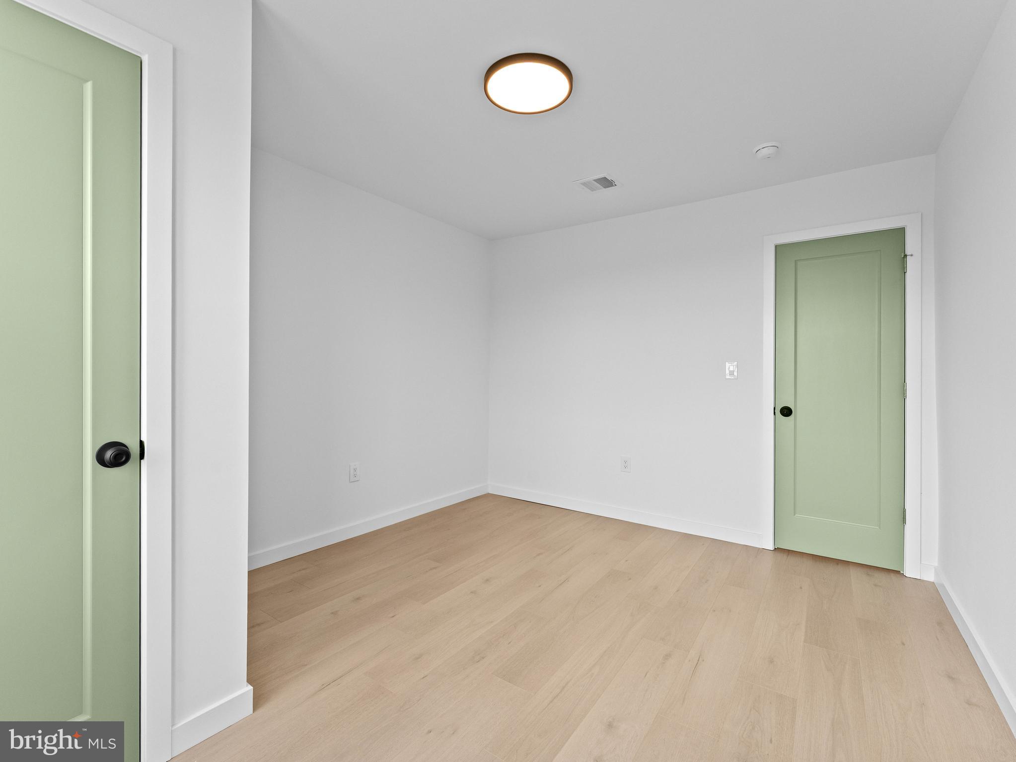 ELMWOOD PARK - Residential