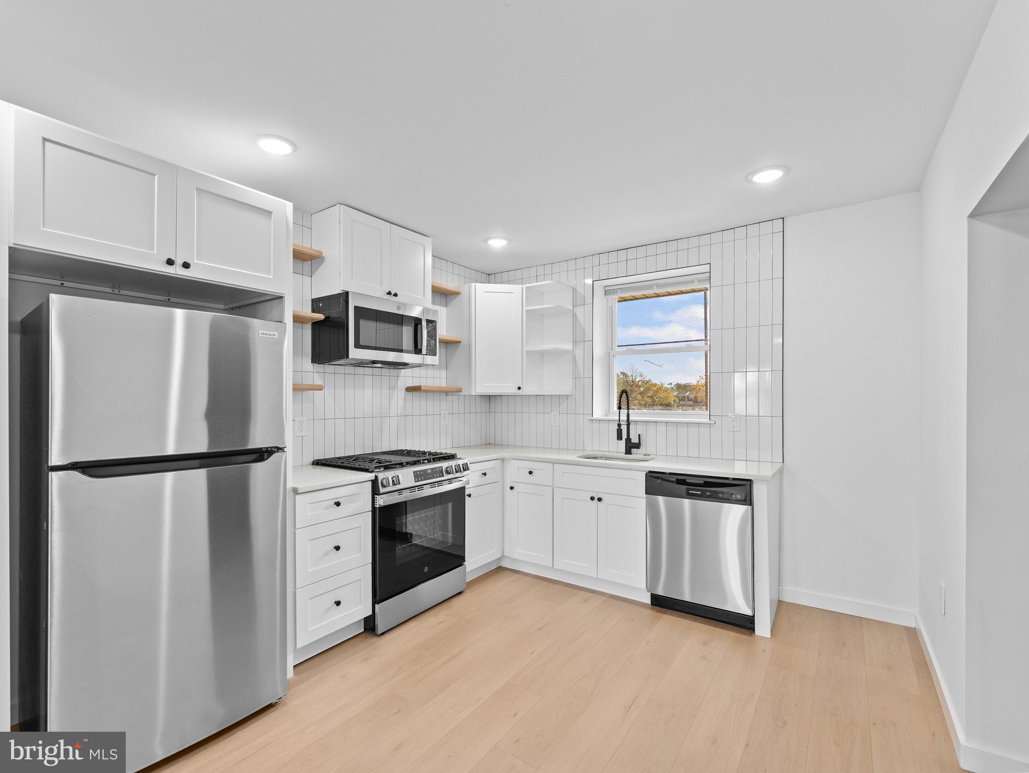 ELMWOOD PARK - Residential