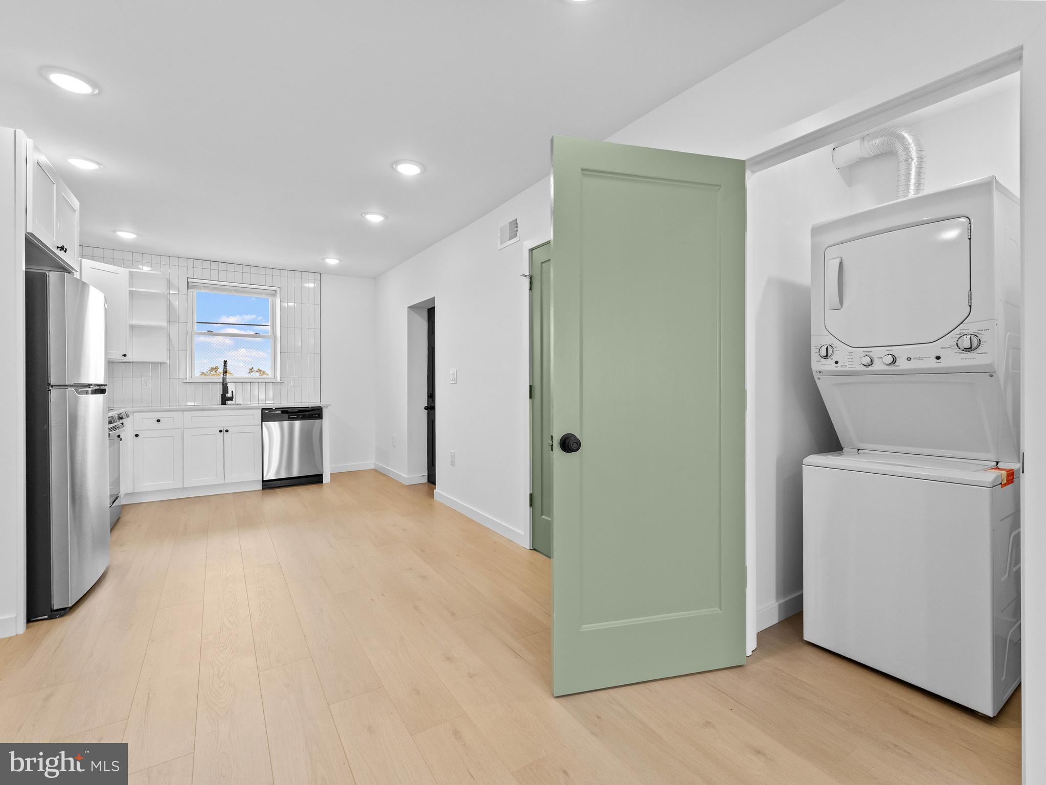 ELMWOOD PARK - Residential