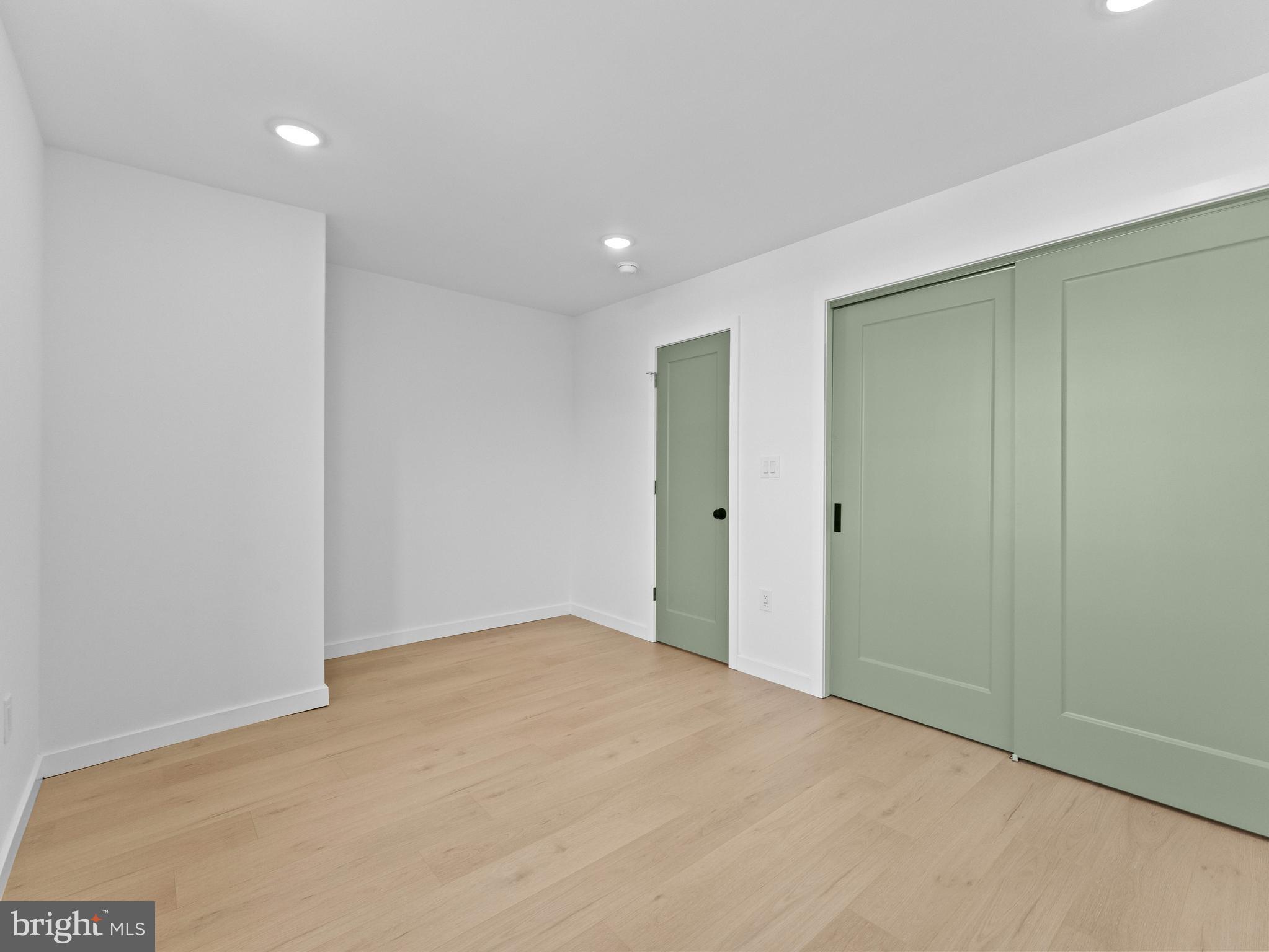 ELMWOOD PARK - Residential