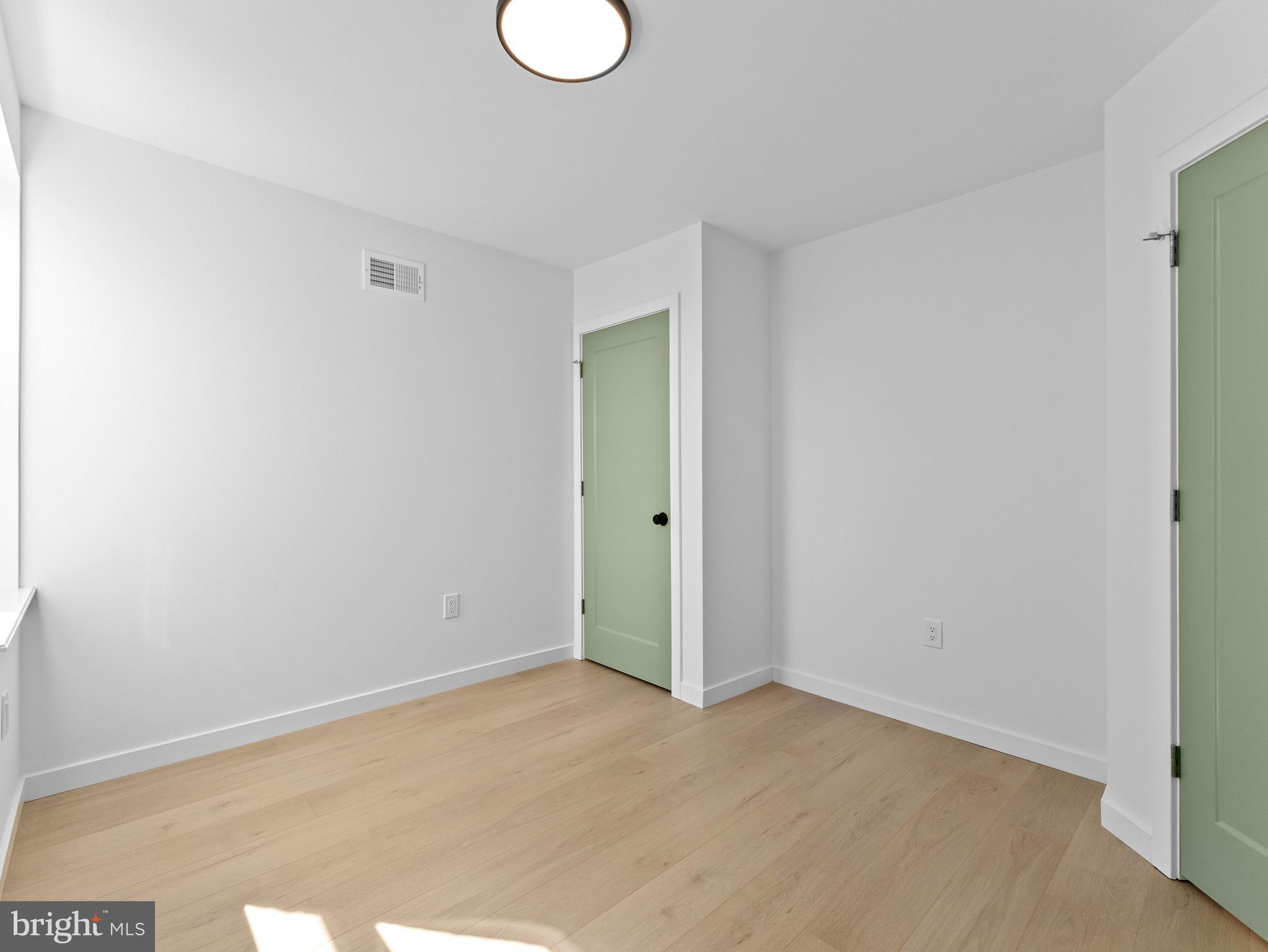 ELMWOOD PARK - Residential