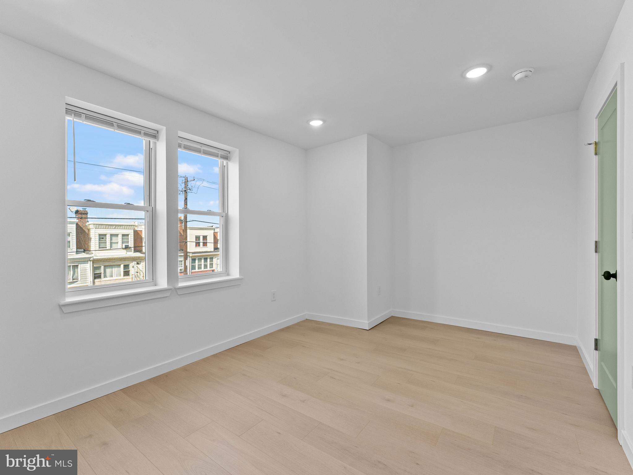 ELMWOOD PARK - Residential