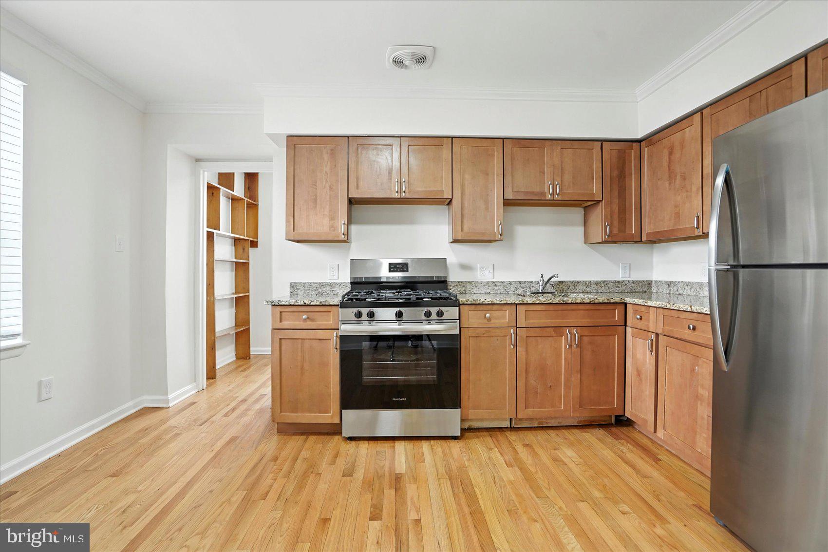 800 E NORTH AVENUE