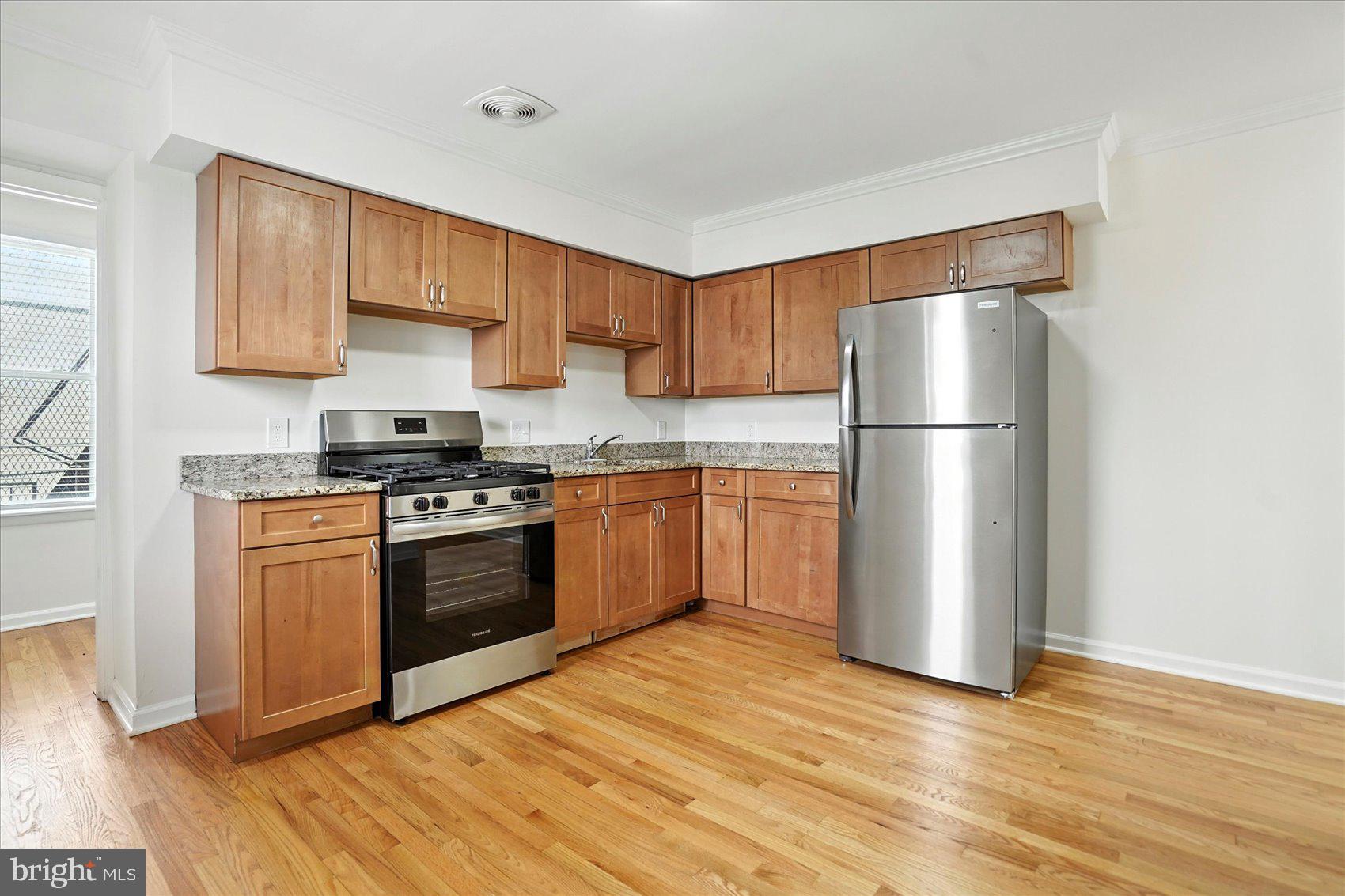 800 E NORTH AVENUE