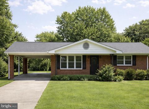 Homes For Sale - 211 Baronwood Rd<br/> MARTINSVILLE, VA 24112