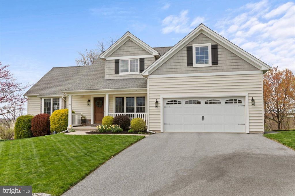 Photo of 21 Circle Rock Drive, EPHRATA, PA 17522 (MLS # PALA2068294)