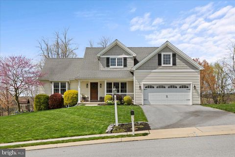 Photo of 21 Circle Rock Drive, EPHRATA, PA 17522 (MLS # PALA2068294)