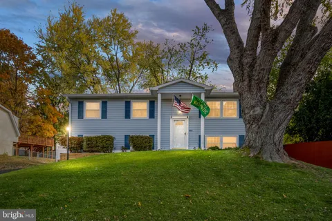 13707 Mapledale Avenue, Woodbridge, VA MLS: VAPW2107268