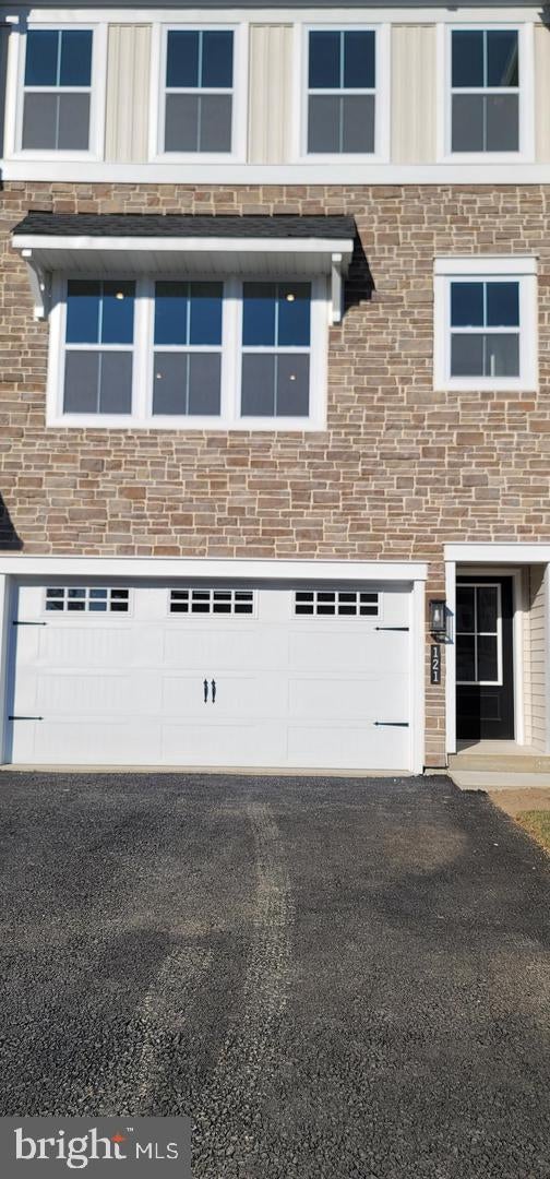 121 HIGHER ROCK CT