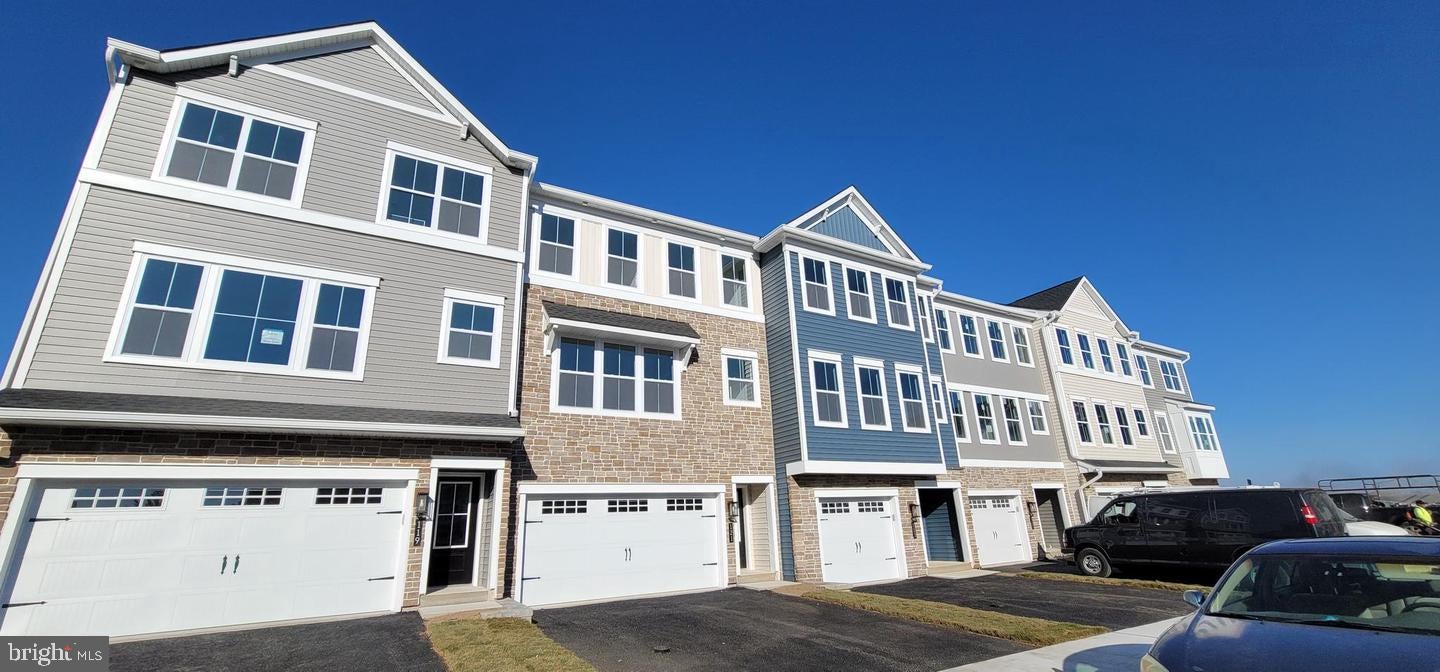 121 HIGHER ROCK CT