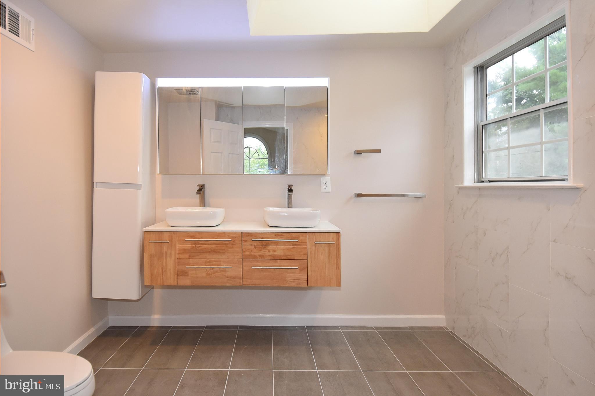 KINGSTOWNE - Residential Lease