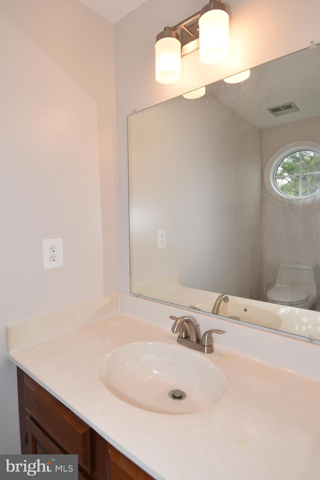 KINGSTOWNE - Residential Lease