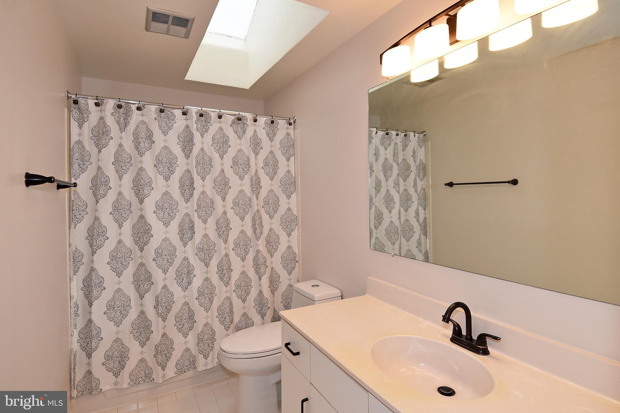 KINGSTOWNE - Residential Lease