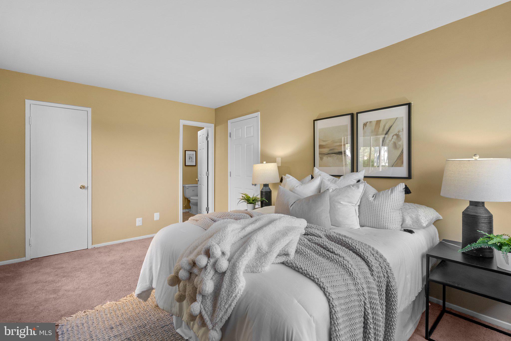 FARMINGDALE - Residential