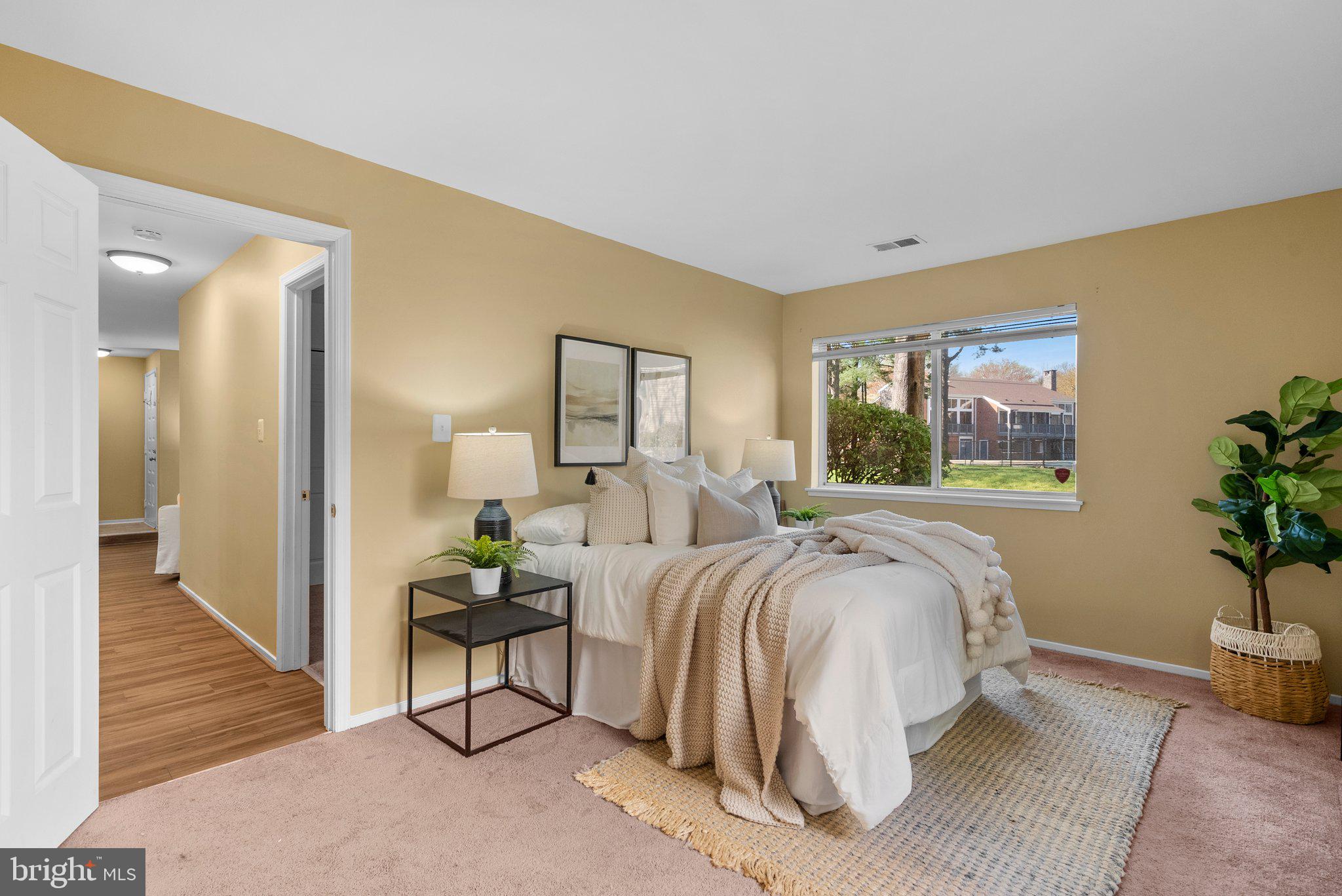 FARMINGDALE - Residential