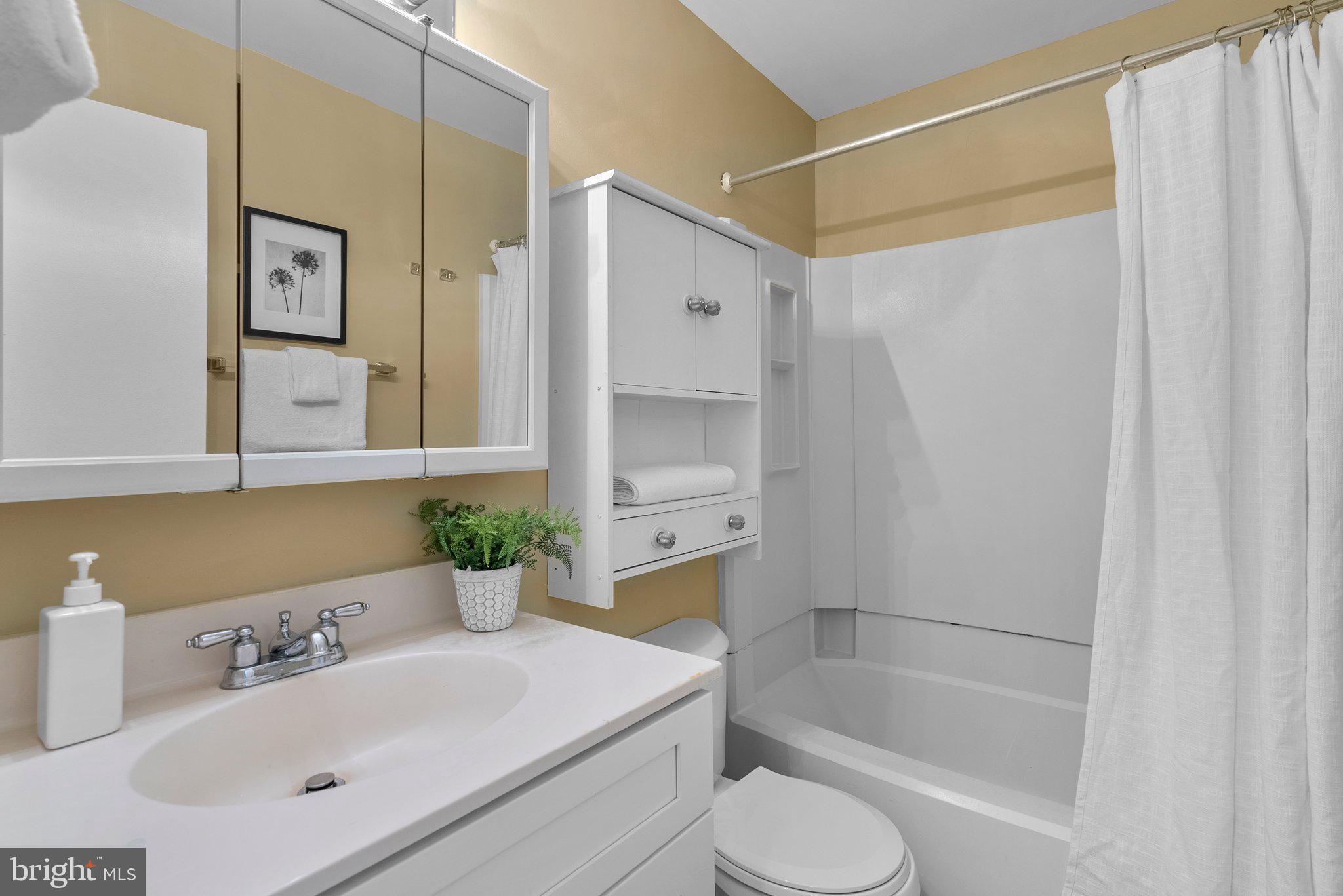 FARMINGDALE - Residential