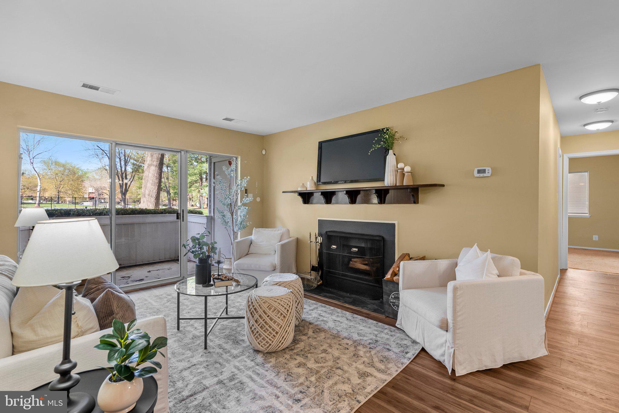 FARMINGDALE - Residential