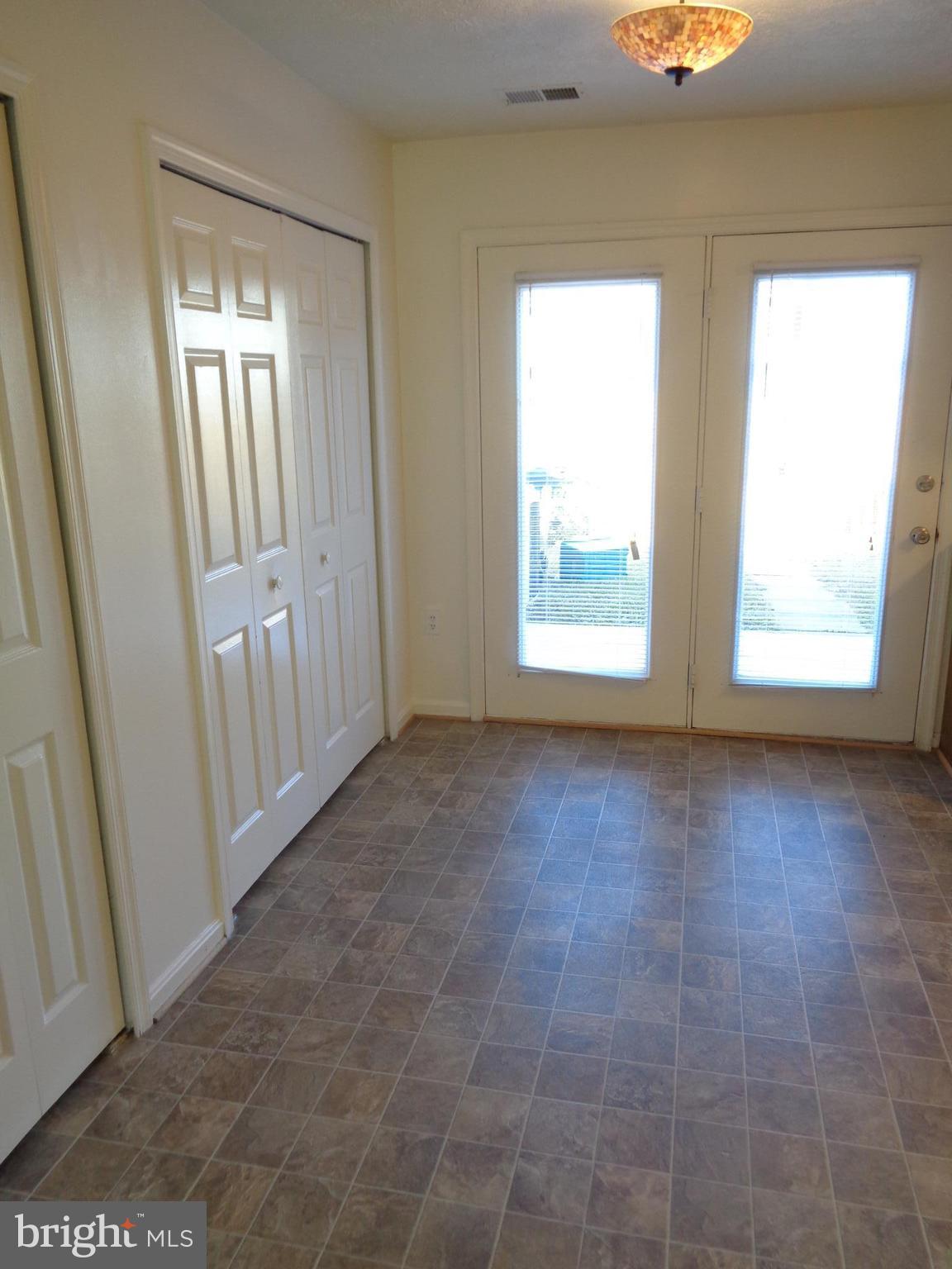 ST CHARLES SUB - HAMPSHIRE - Residential Lease