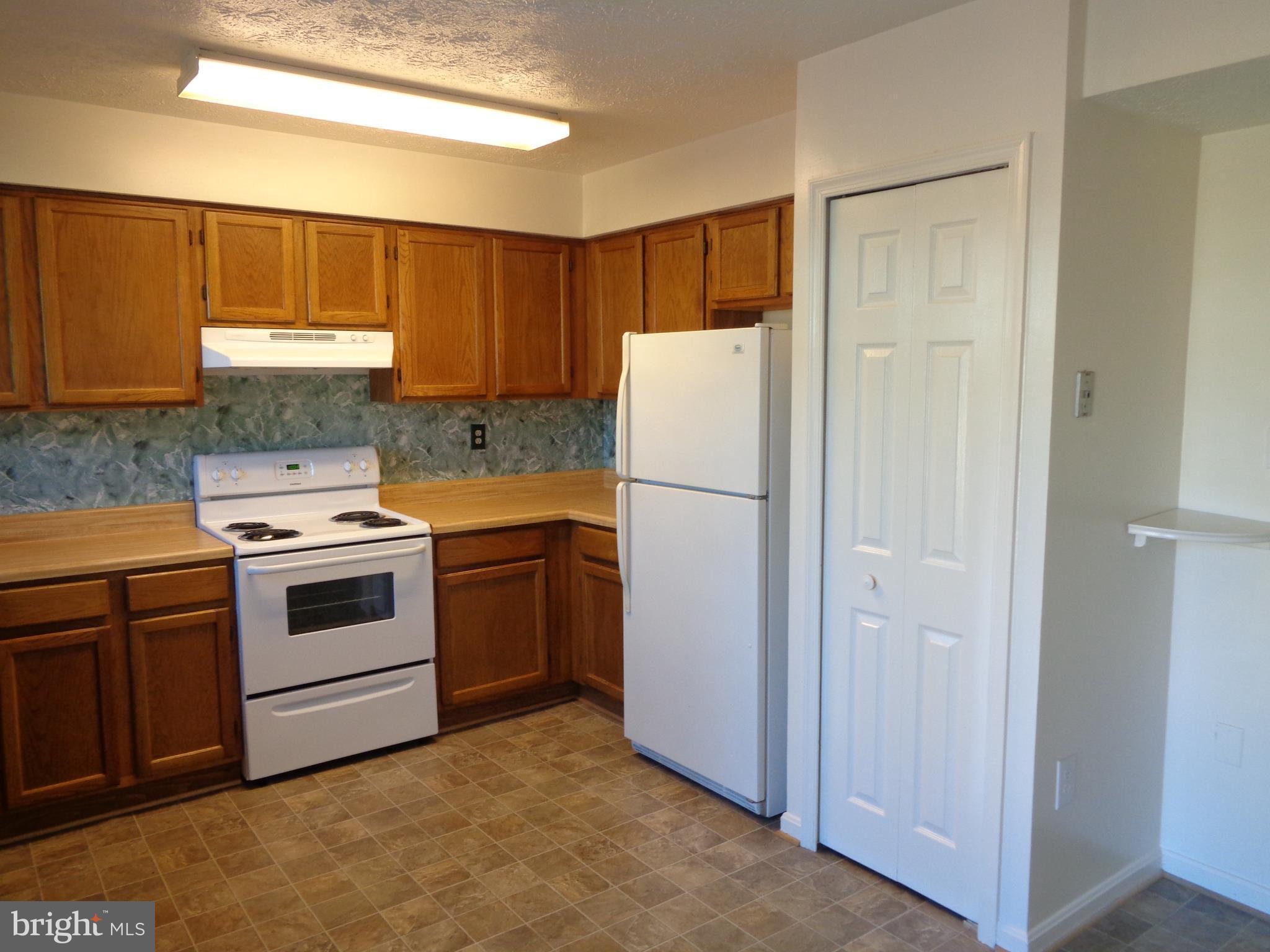 ST CHARLES SUB - HAMPSHIRE - Residential Lease