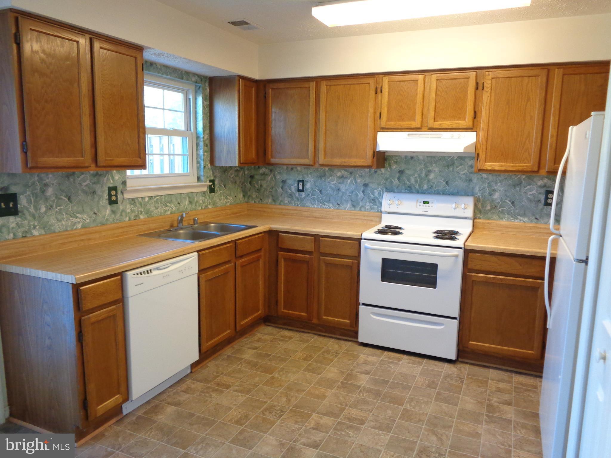 ST CHARLES SUB - HAMPSHIRE - Residential Lease