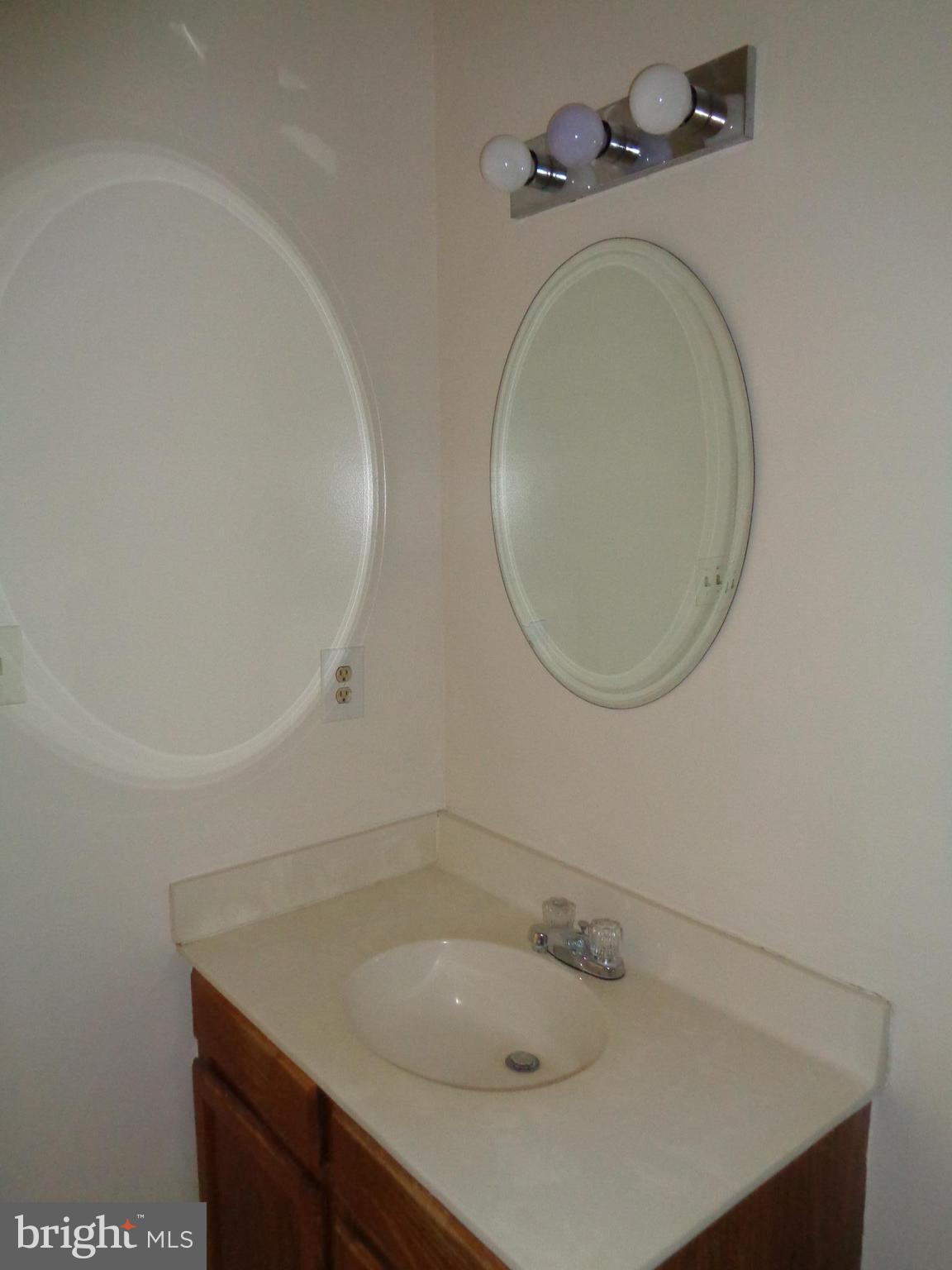 ST CHARLES SUB - HAMPSHIRE - Residential Lease