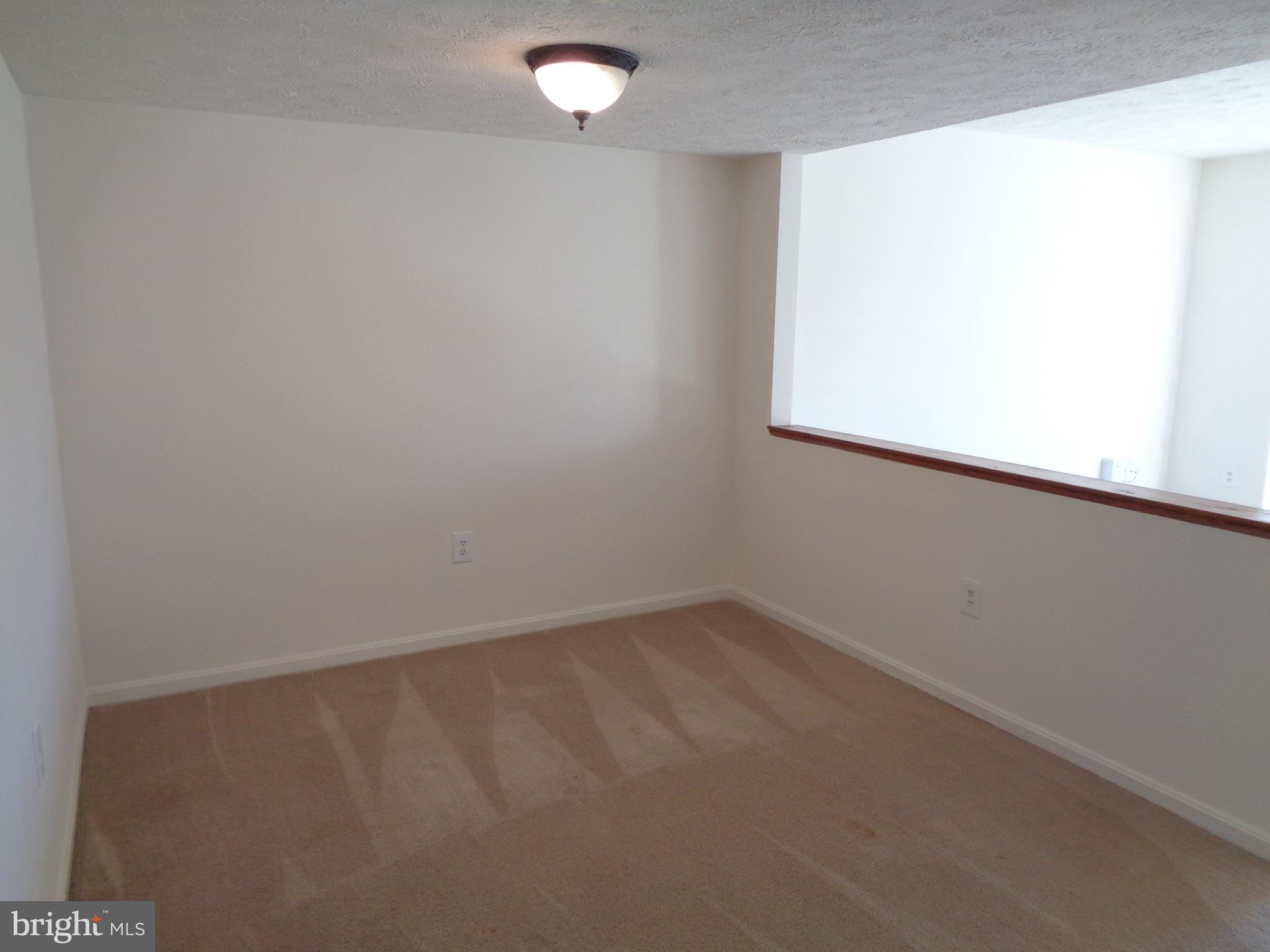 ST CHARLES SUB - HAMPSHIRE - Residential Lease