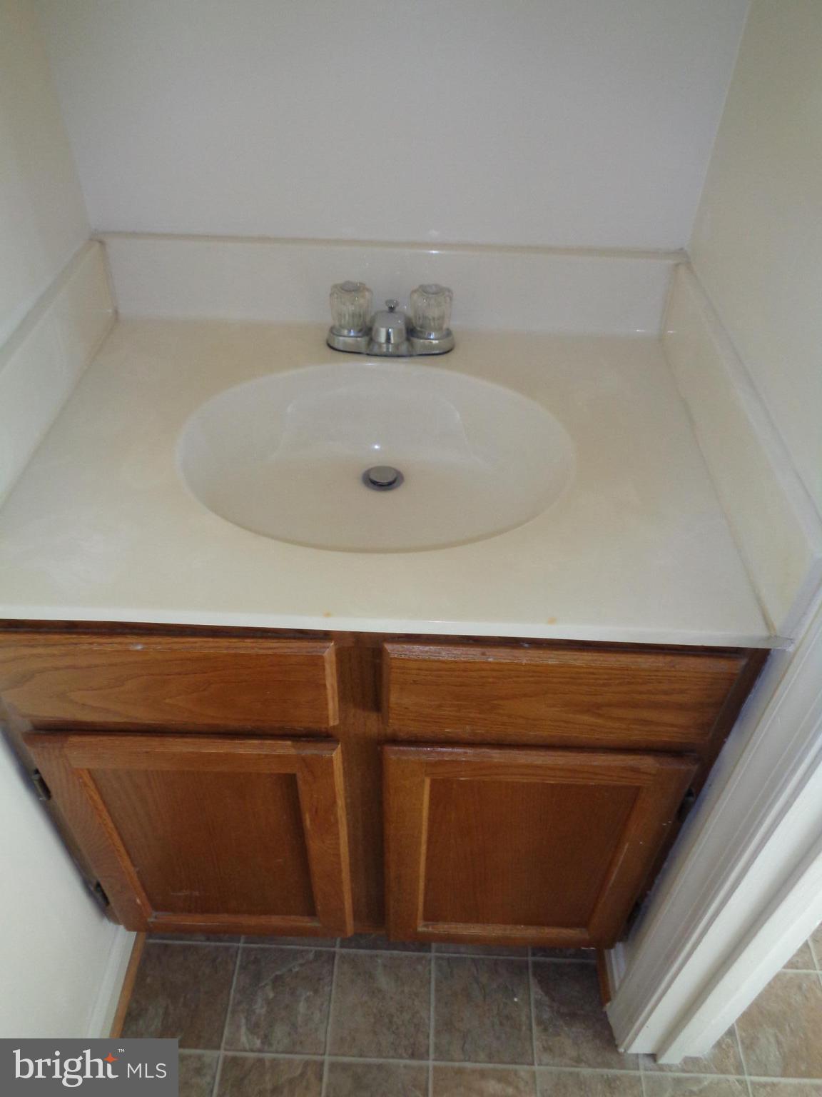 ST CHARLES SUB - HAMPSHIRE - Residential Lease