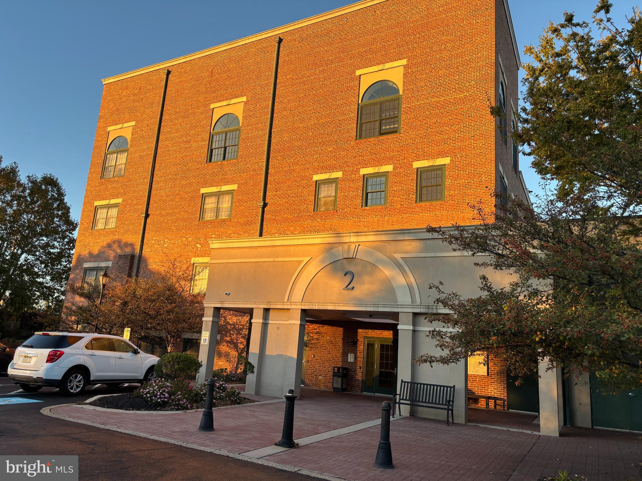 CANALS END - Residential