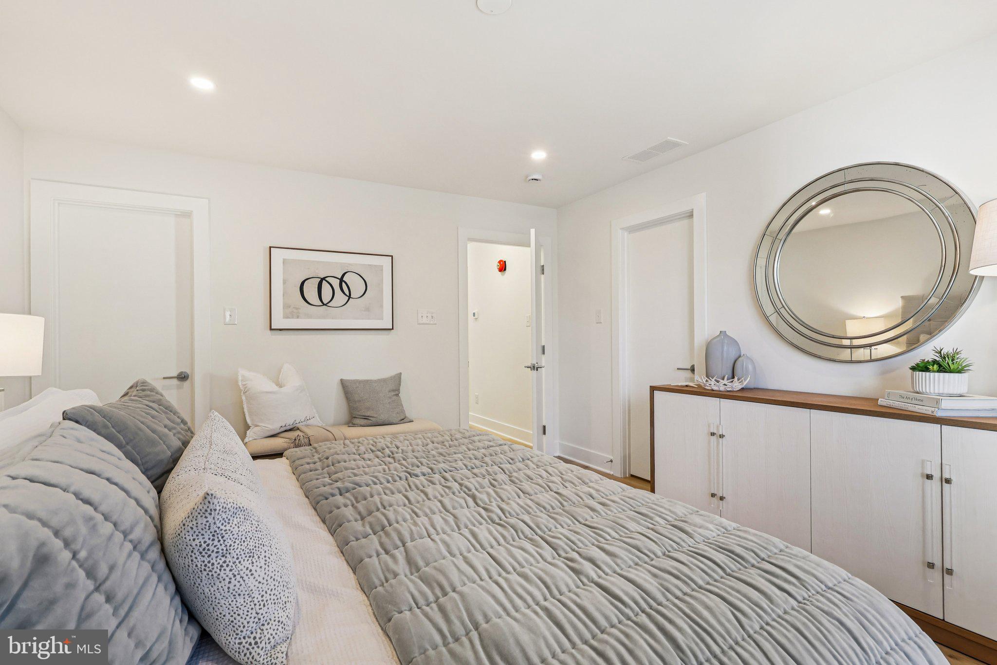 RIVER PLACE - Residential