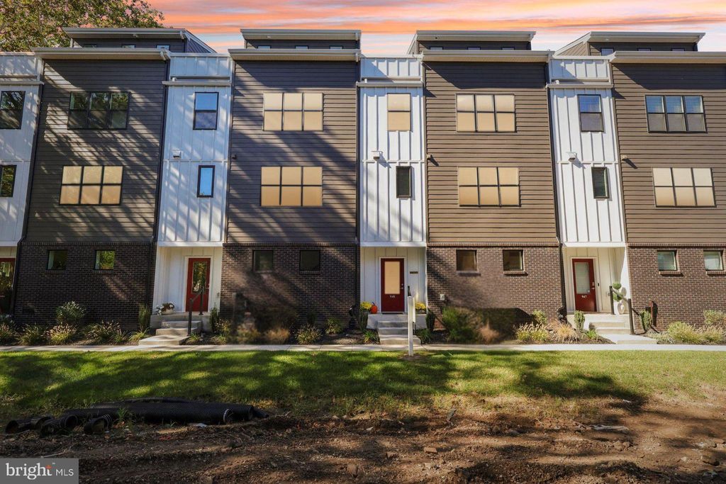 Photo of 956 Riverplace Drive #56O, CONSHOHOCKEN, PA 19428 (MLS # PAMC2164830)