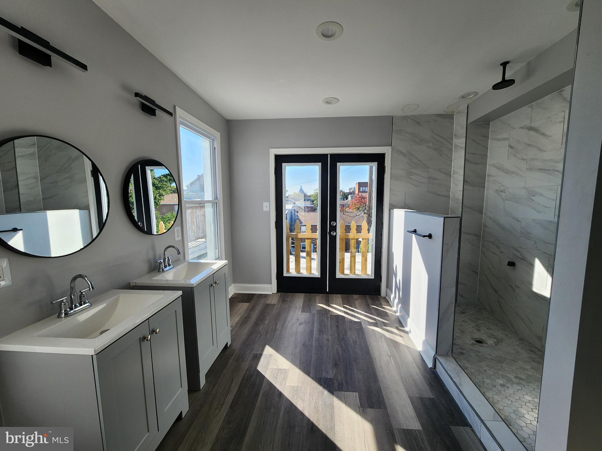 JOHNSTON SQUARE - Residential