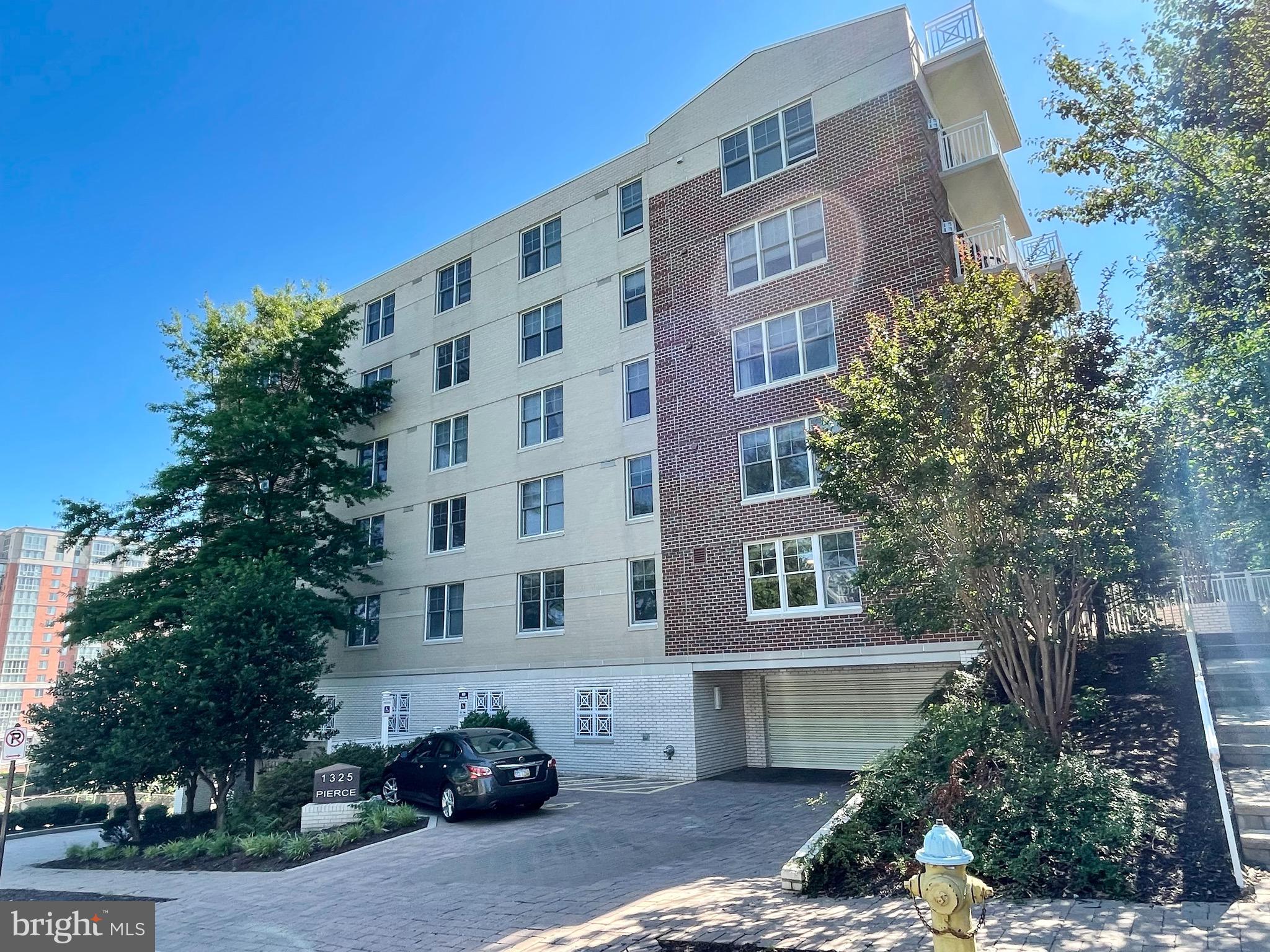 COURTHOUSE - Residential Lease