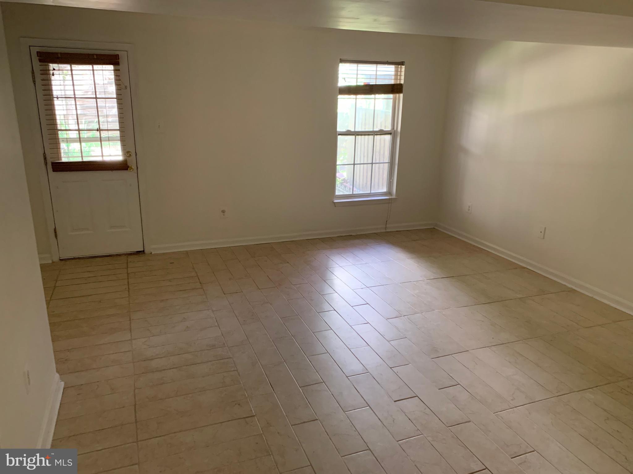 HOWARD SQUARE - Residential Lease