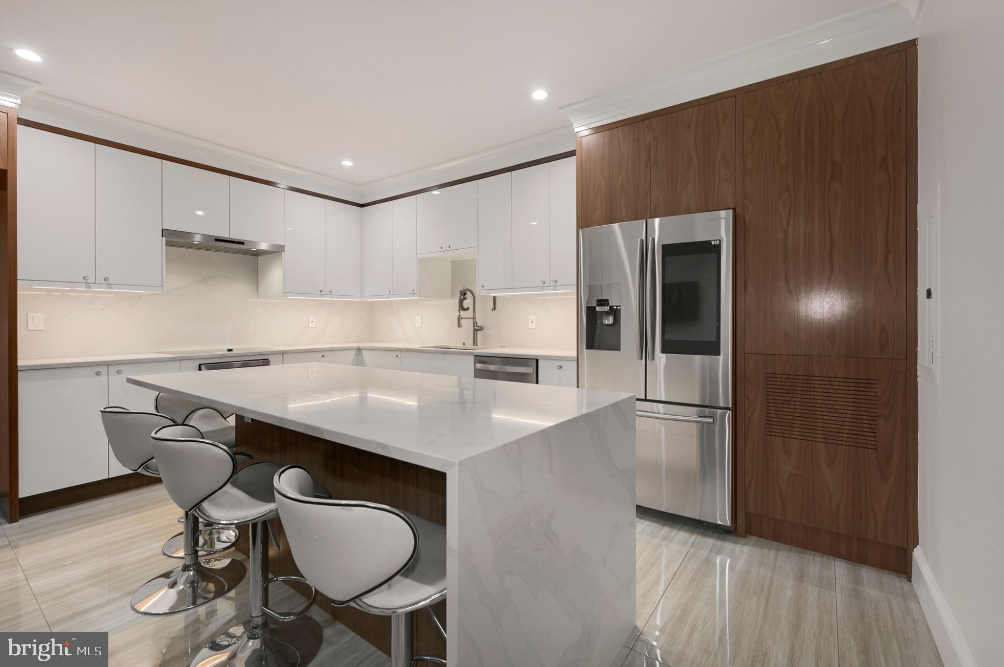 729 NW KENYON STREET NW