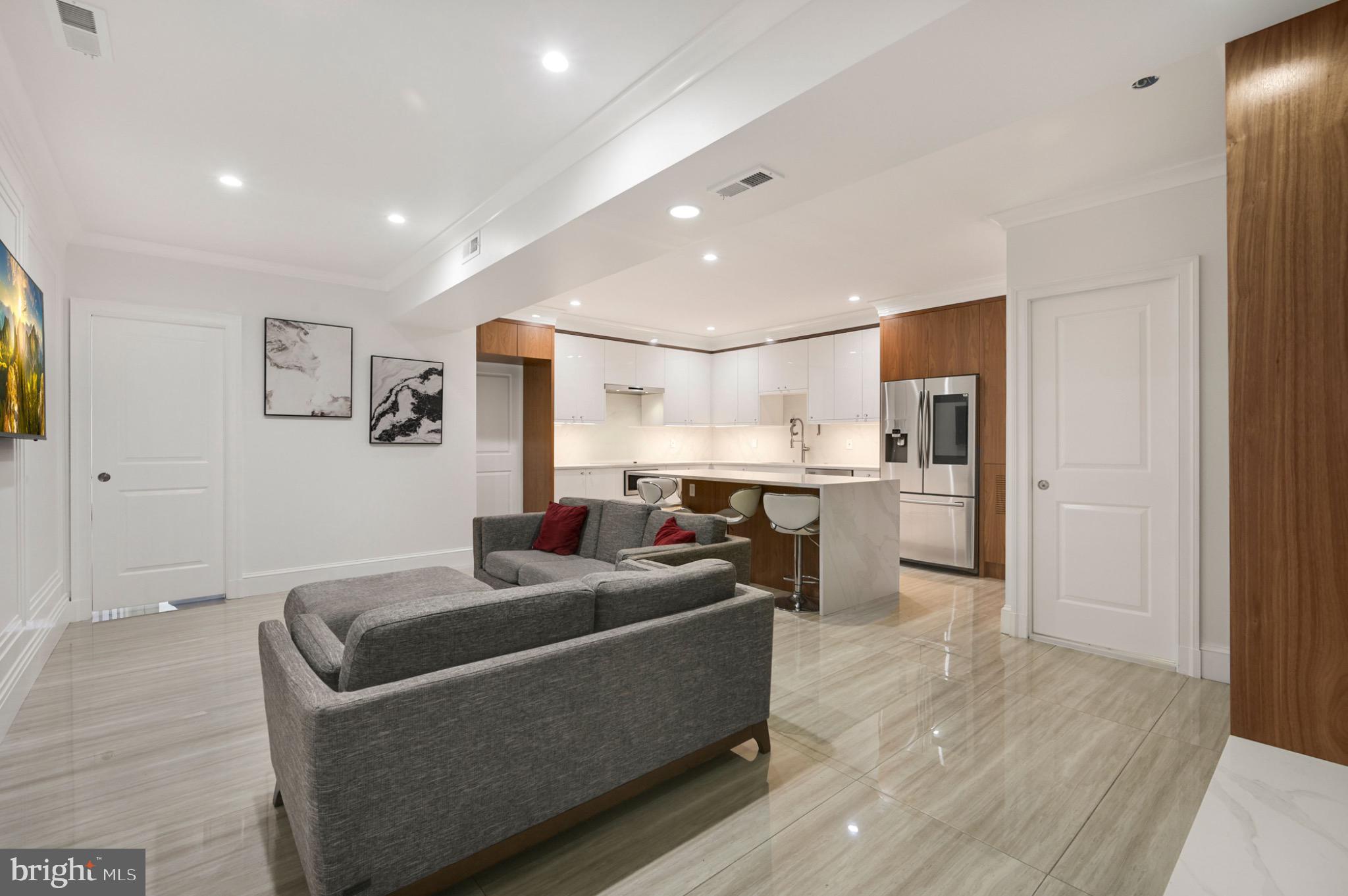 729 NW KENYON STREET NW