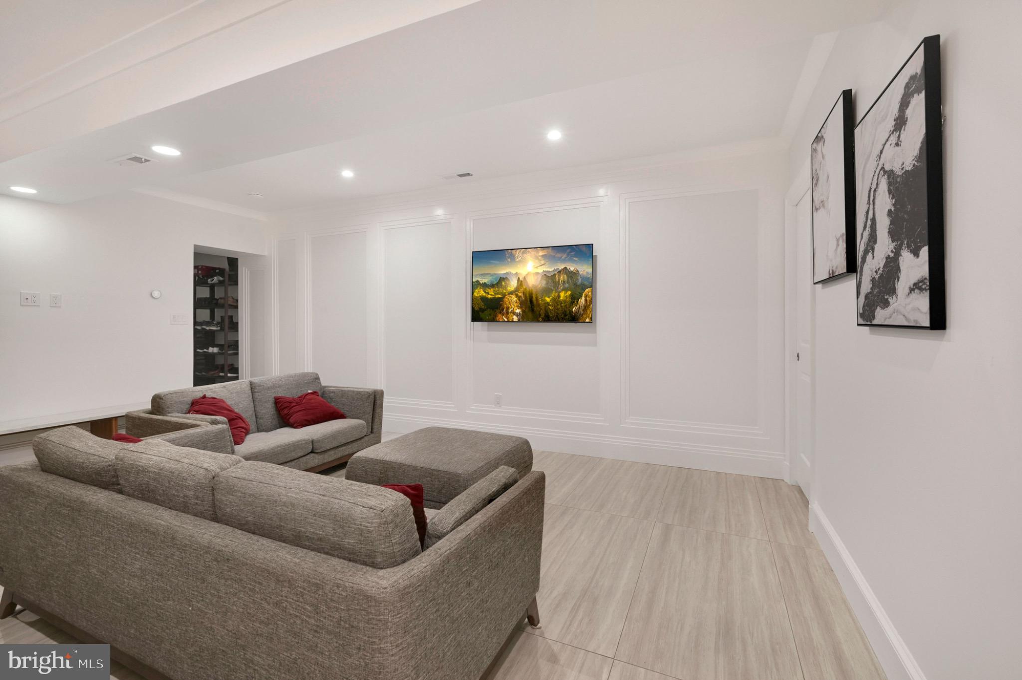 729 NW KENYON STREET NW