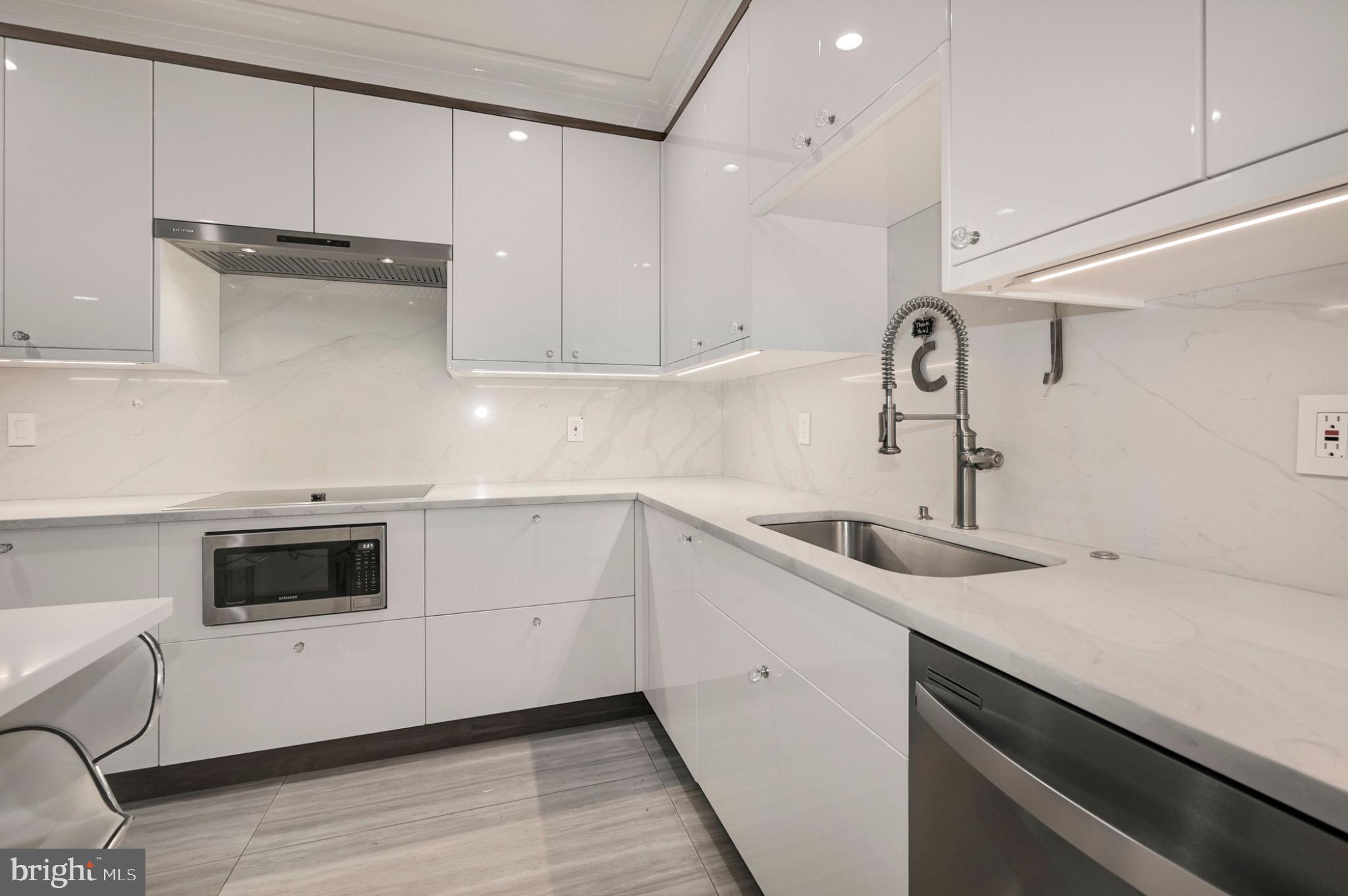 729 NW KENYON STREET NW