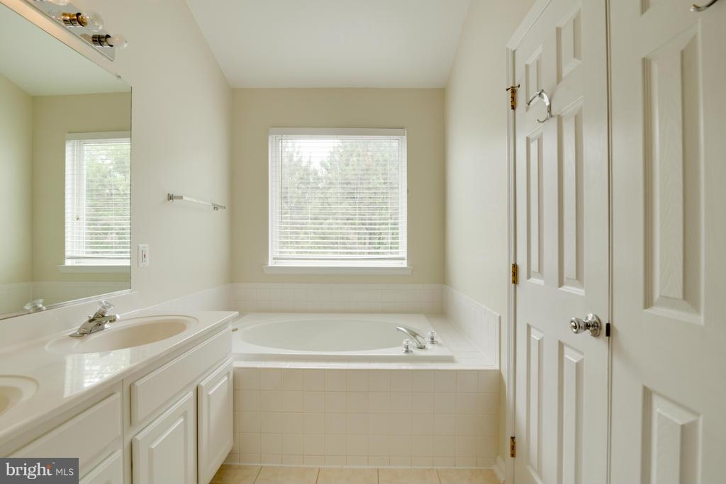 ARMISTEAD PARK - Residential Lease