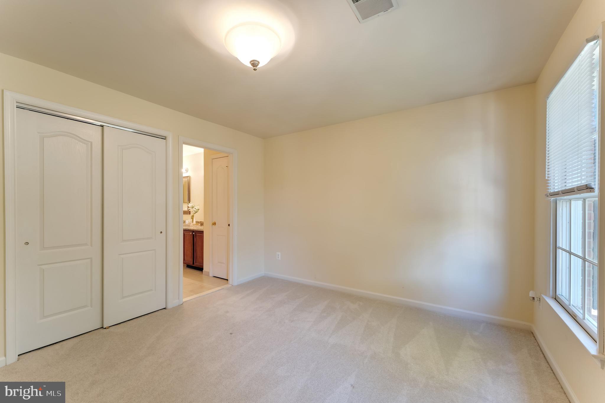 OAKTON RIDGE - Residential