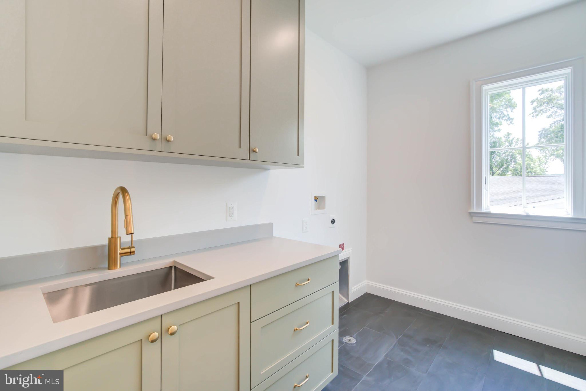 POTOMAC OUTSIDE - Residential