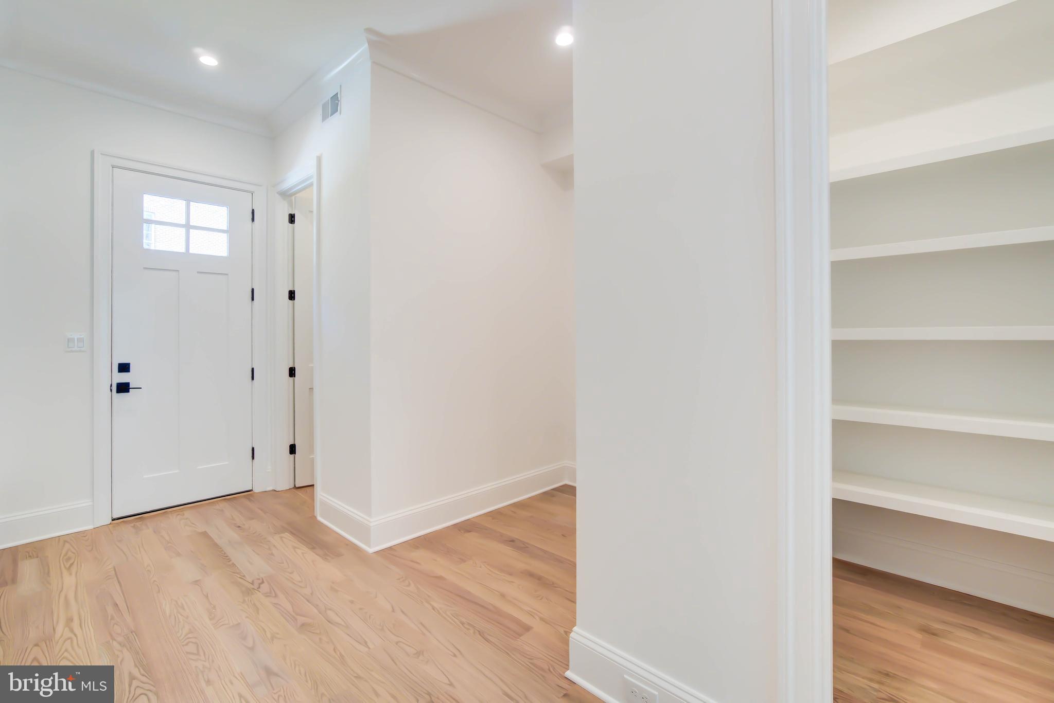 POTOMAC OUTSIDE - Residential